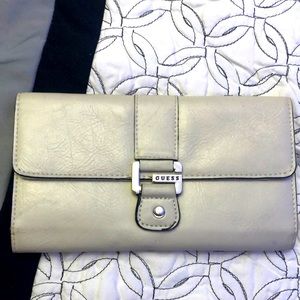 SALE!!! GUESS BEIGE WALLET 🔥🔥🔥